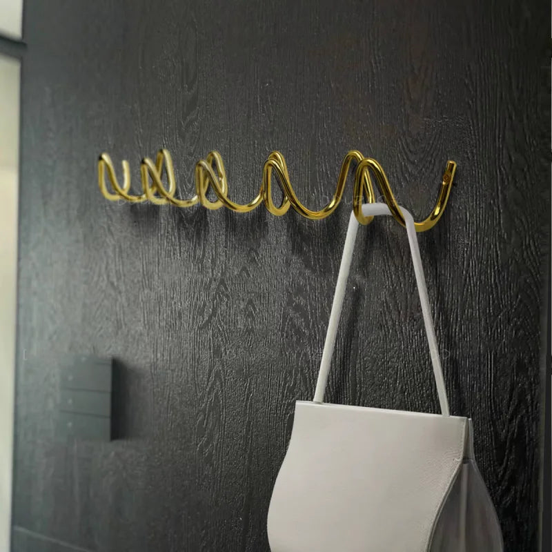 patère porte manteau original dorée
